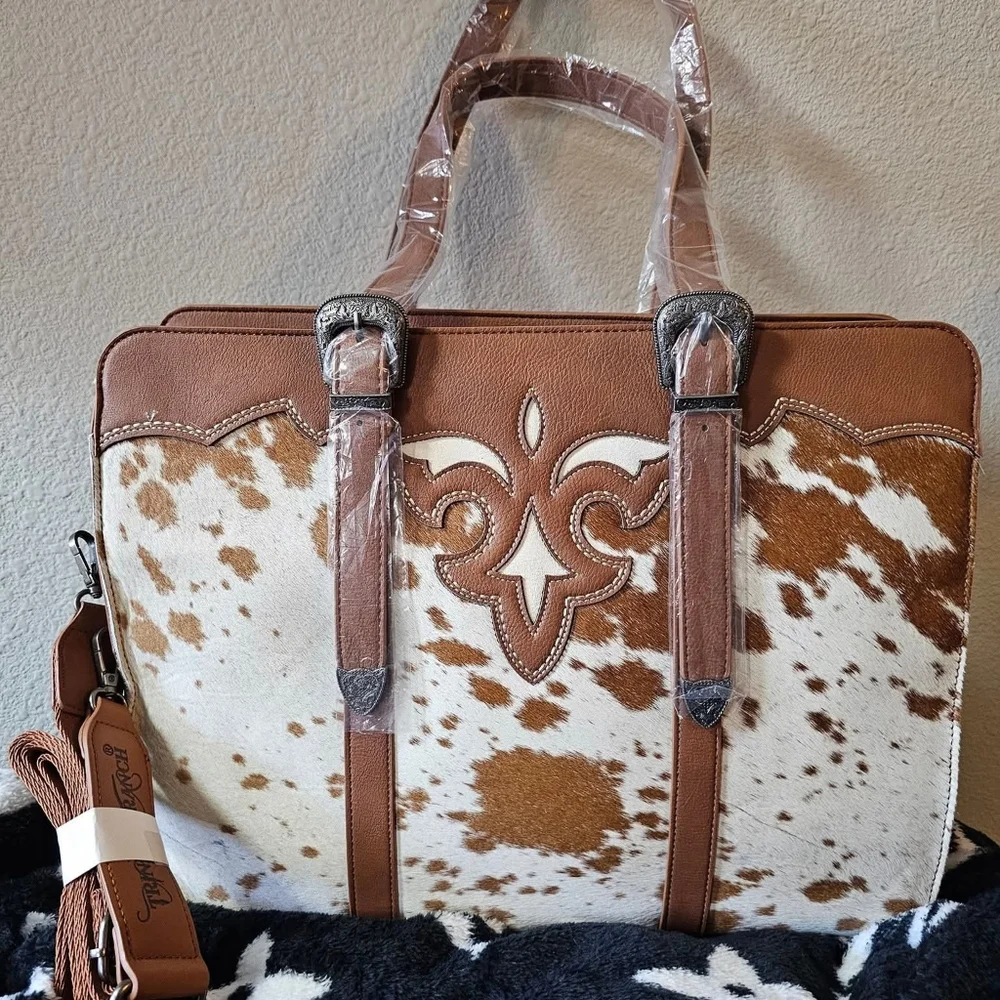 Cowhide Western-Style Shoulder Bag in Brown and White - Picture 1 of 6